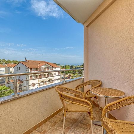 Sunrise Apartments Ровин Екстериор снимка