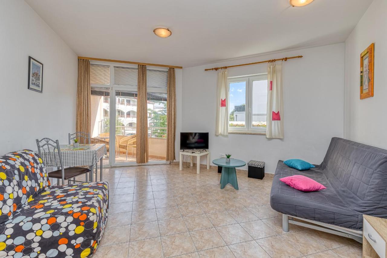 Sunrise Apartments Ровин Екстериор снимка