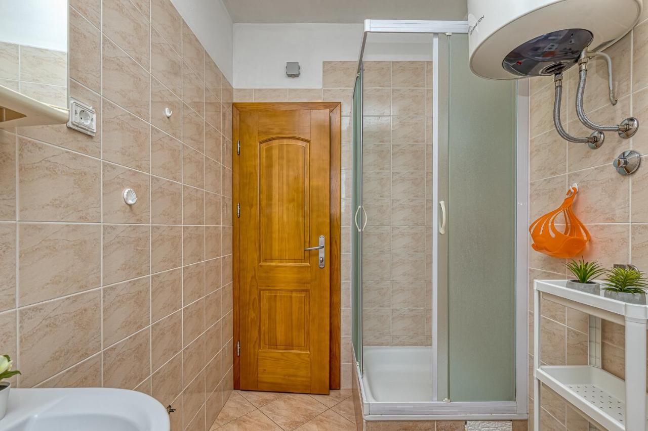 Sunrise Apartments Ровин Екстериор снимка