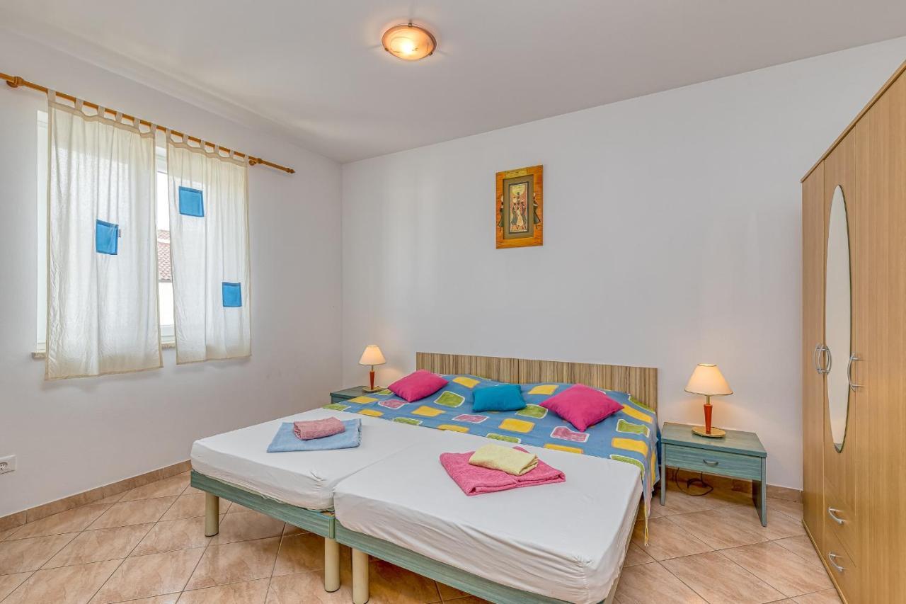 Sunrise Apartments Ровин Екстериор снимка