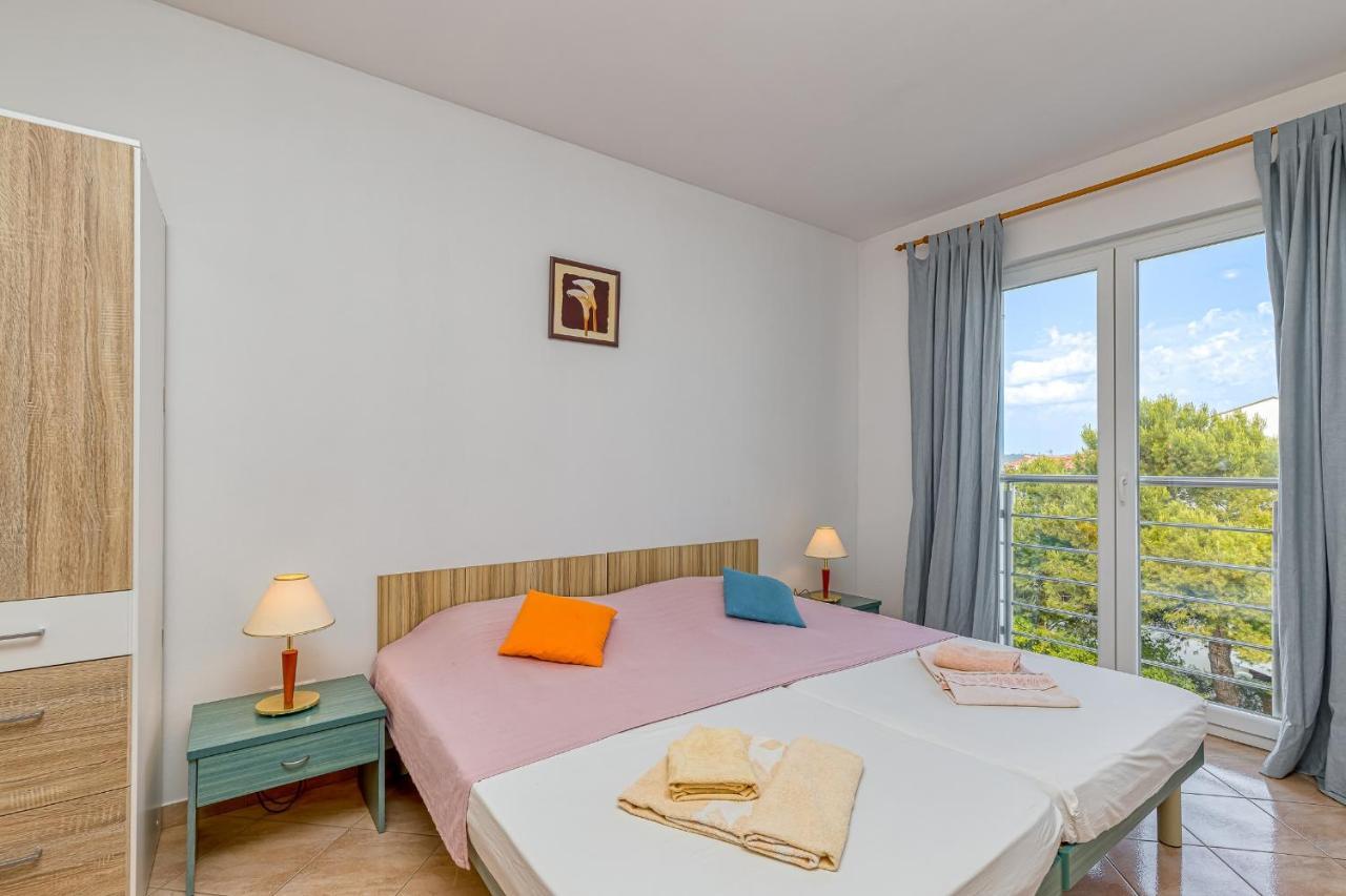 Sunrise Apartments Ровин Екстериор снимка