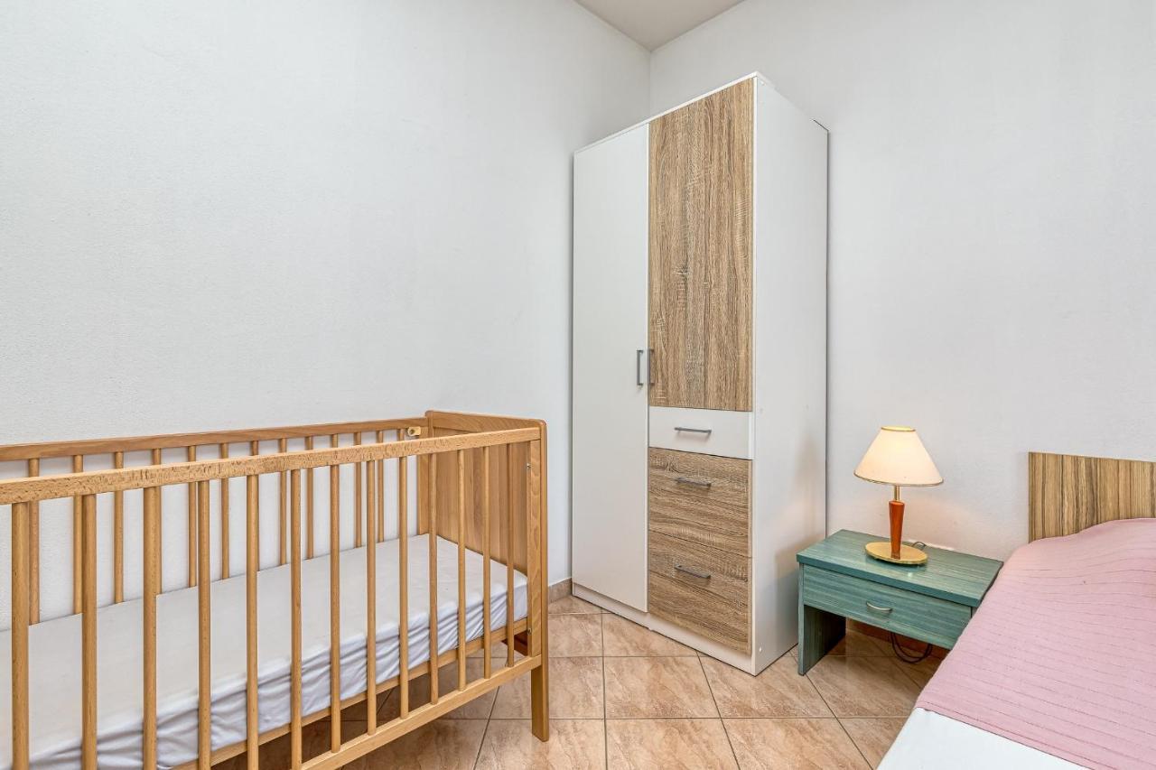 Sunrise Apartments Ровин Екстериор снимка