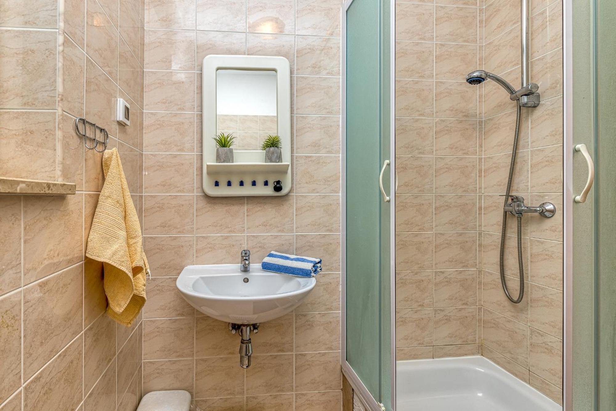 Sunrise Apartments Ровин Екстериор снимка
