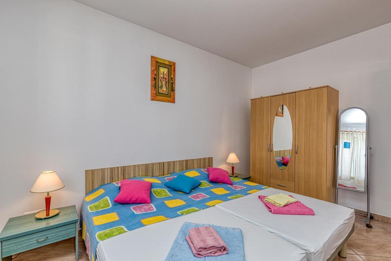 Sunrise Apartments Ровин Екстериор снимка