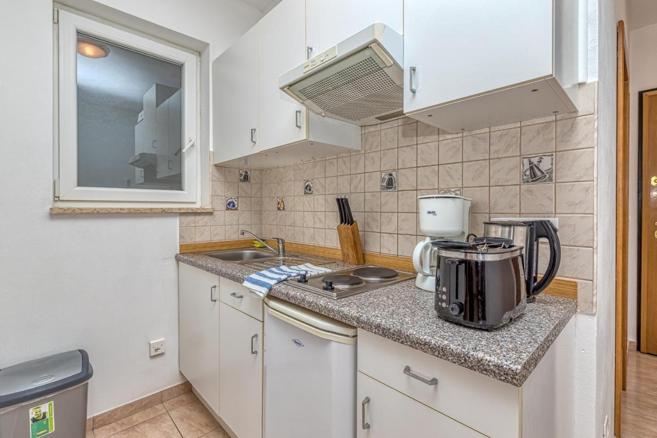 Sunrise Apartments Ровин Екстериор снимка