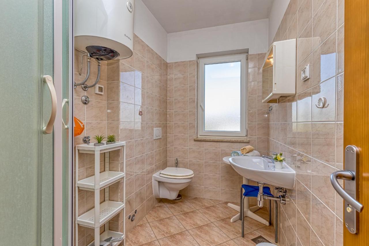 Sunrise Apartments Ровин Екстериор снимка