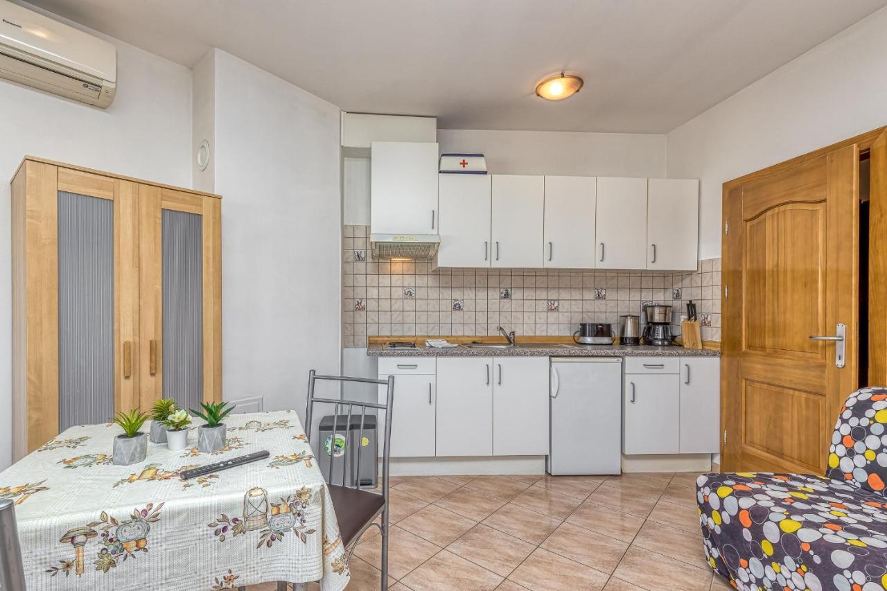 Sunrise Apartments Ровин Екстериор снимка
