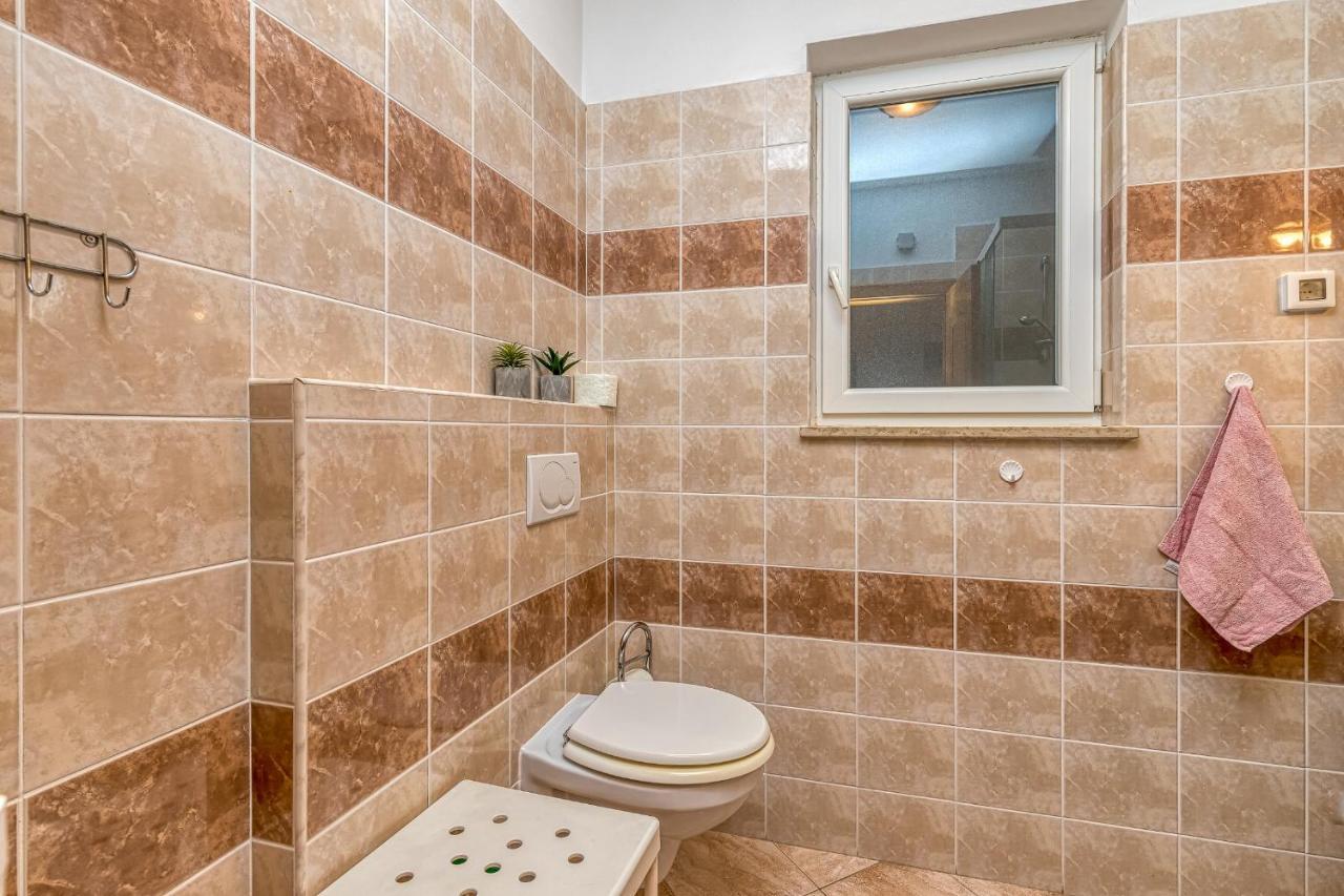 Sunrise Apartments Ровин Екстериор снимка