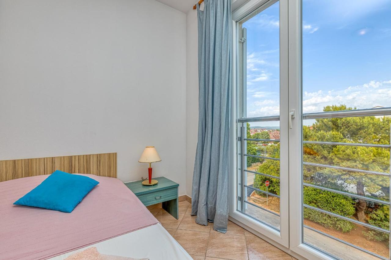 Sunrise Apartments Ровин Екстериор снимка