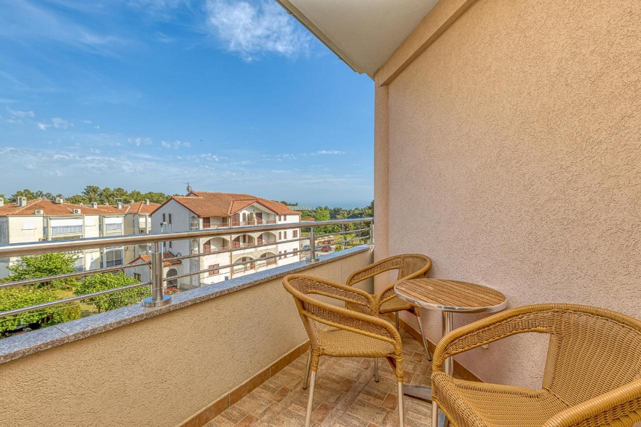 Sunrise Apartments Ровин Екстериор снимка